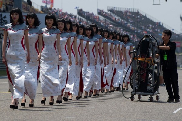 一流風(fēng)景線 性感惹火的賽車女郎【組圖】