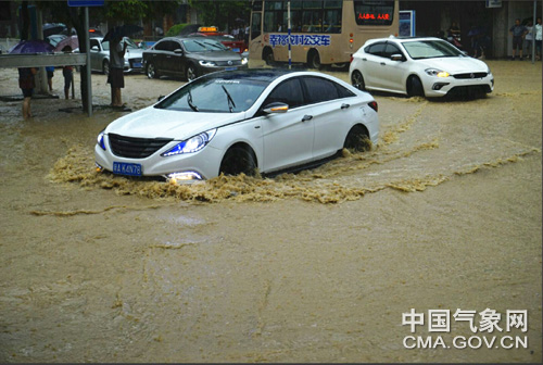 貴州銅仁遭遇大暴雨 紅色警報拉響